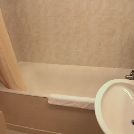 Central Hotel 2*
