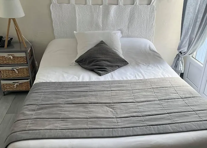 מלון Central ניורט