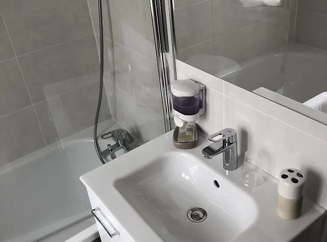 Central 2* ניורט